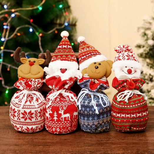 4x Strikkede Julegaveposer 3D-dukker, Julenisse, Snømann, Elg, Hund