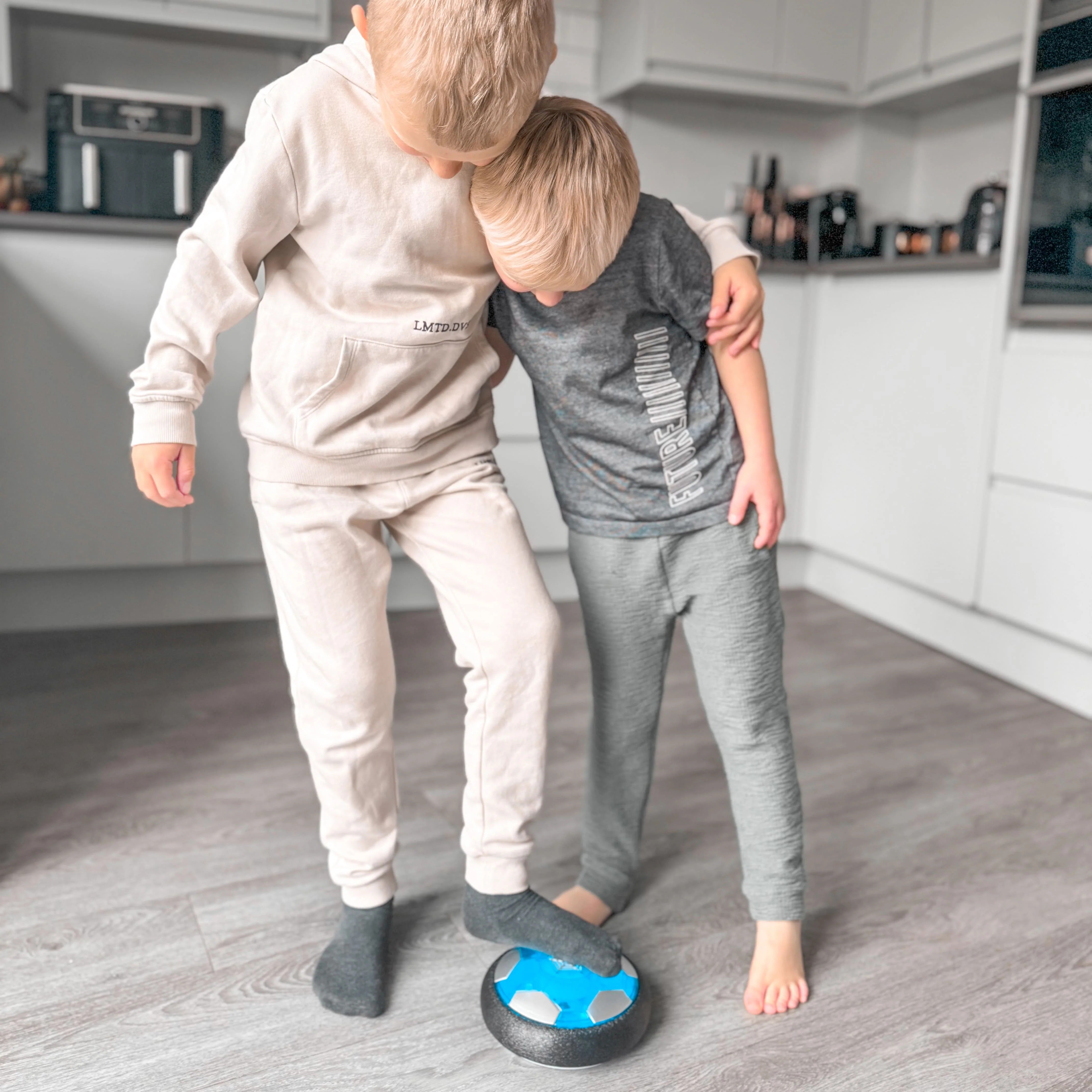 FamilyGlow™ Indoor Ball – Sikker fotballlek for hele familien