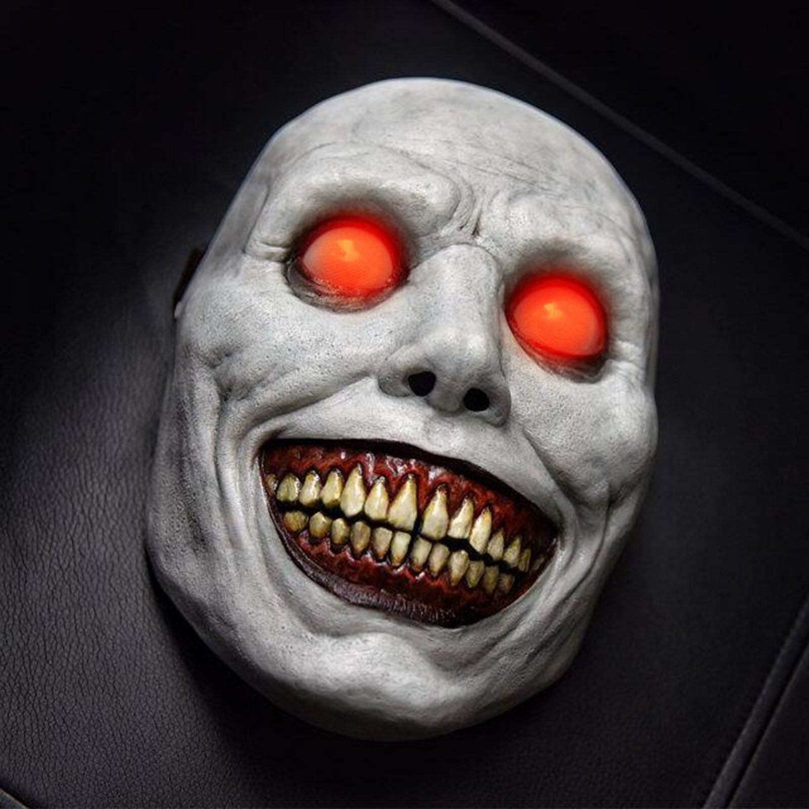Hvit Skrekkmaske – Perfekt for Halloweenfest og Skumle Dekorasjoner
