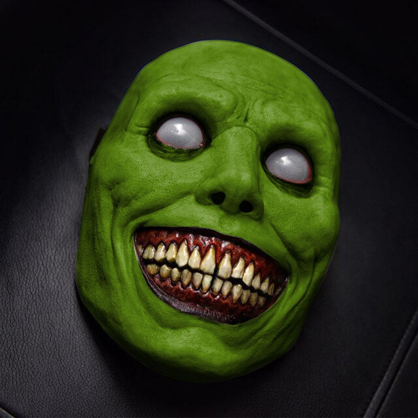 Hvit Skrekkmaske – Perfekt for Halloweenfest og Skumle Dekorasjoner