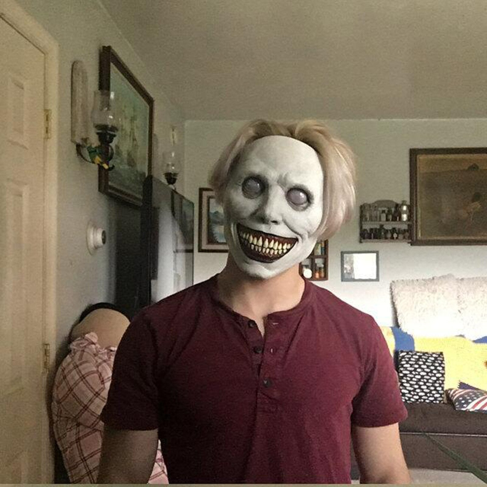 Hvit Skrekkmaske – Perfekt for Halloweenfest og Skumle Dekorasjoner