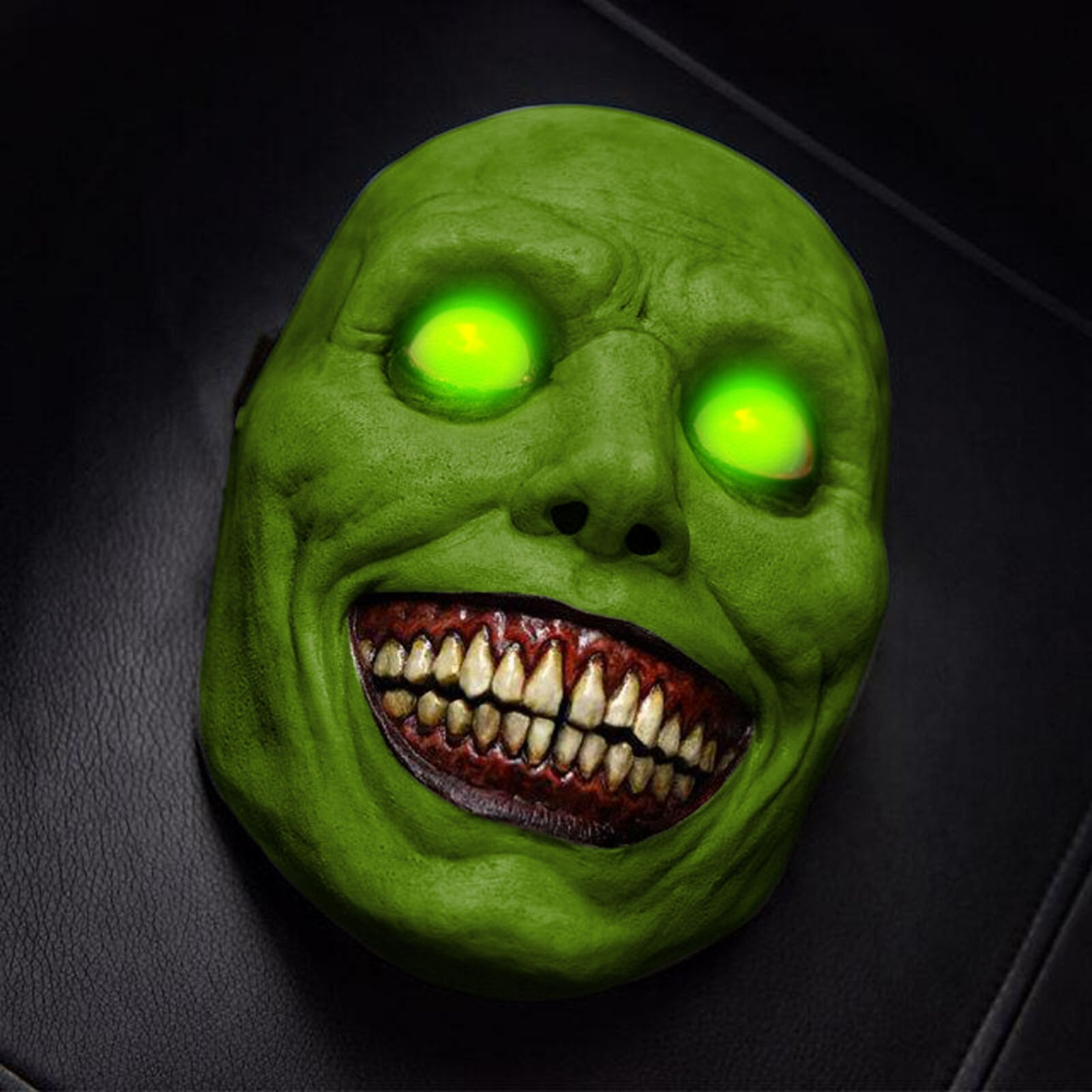 Hvit Skrekkmaske – Perfekt for Halloweenfest og Skumle Dekorasjoner