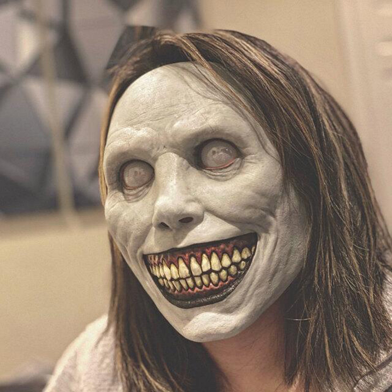 Hvit Skrekkmaske – Perfekt for Halloweenfest og Skumle Dekorasjoner