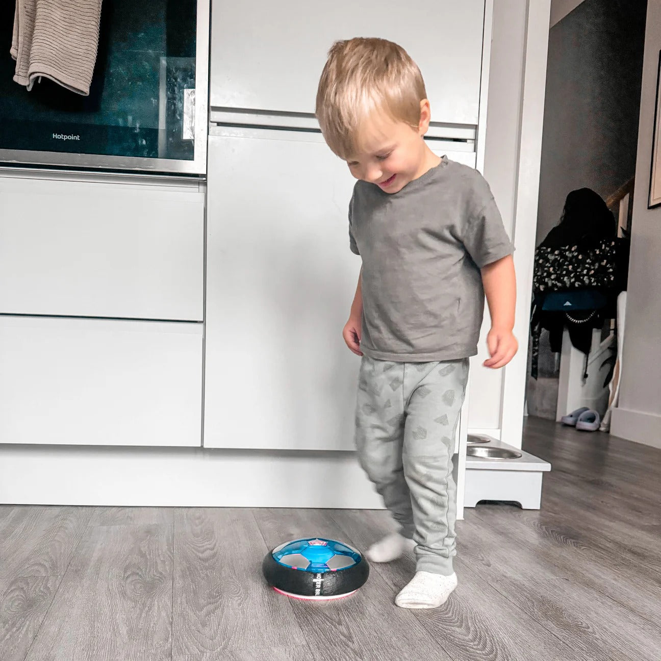 FamilyGlow™ Indoor Ball – Sikker fotballlek for hele familien