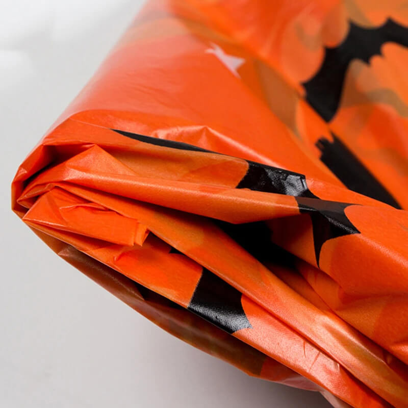 Halloween Duk med Gresskar og Spindelnett – Plastduk for Festbord og Hjemmeinnredning 220x130 cm