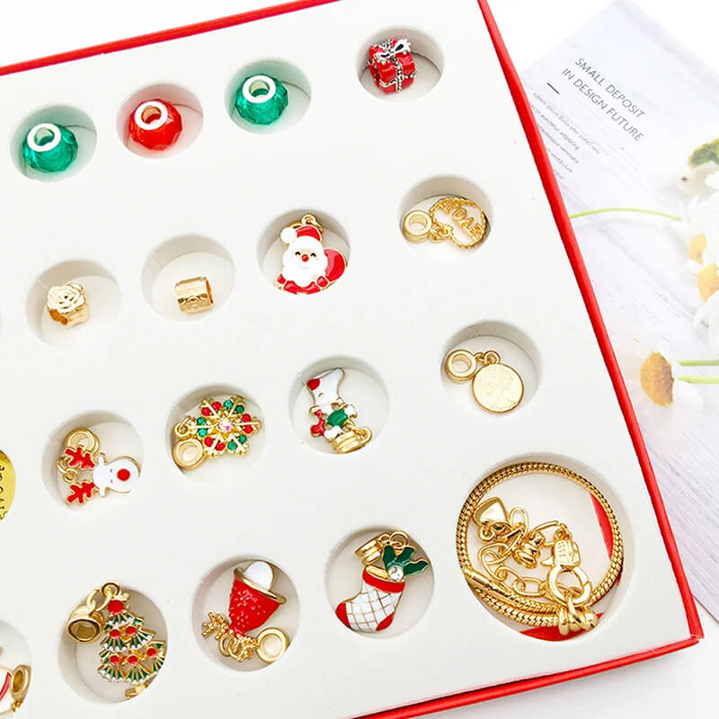 Luksuriøs Smykke-Adventskalender – 24 Luker med Armbånd & Berlocker